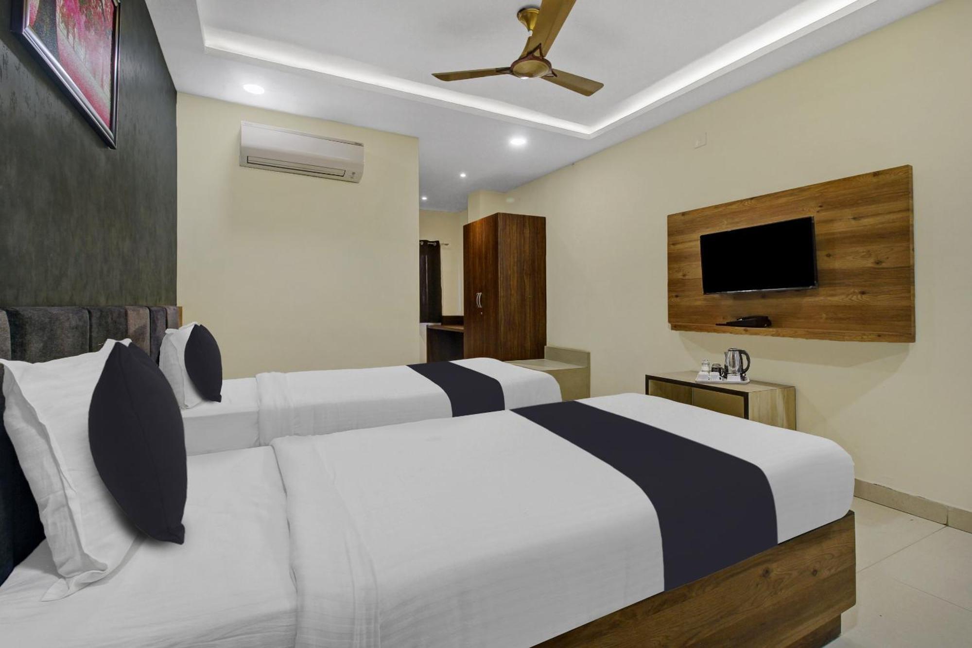 Collection O Hotel Swagath Pride Mancheral Экстерьер фото